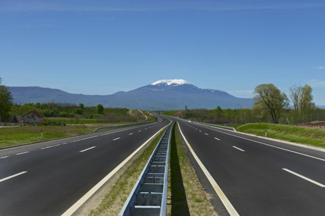 Mađarima Srbija privlačna: Gradili bi koridor
