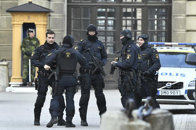 Napad u Stokholmu: Èetiri žrtve, potraga po celoj zemlji