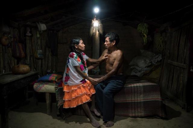 "Solarni portreti": Život bez svetla, vode i psihologa