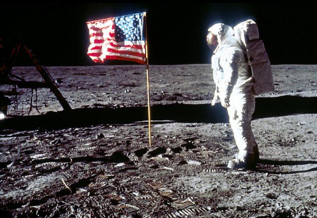 Šta se desilo sa američkim zastavama na Mesecu?