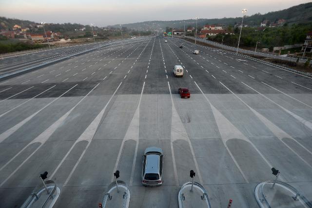 New, 25-lane highway toll station opens near Belgrade