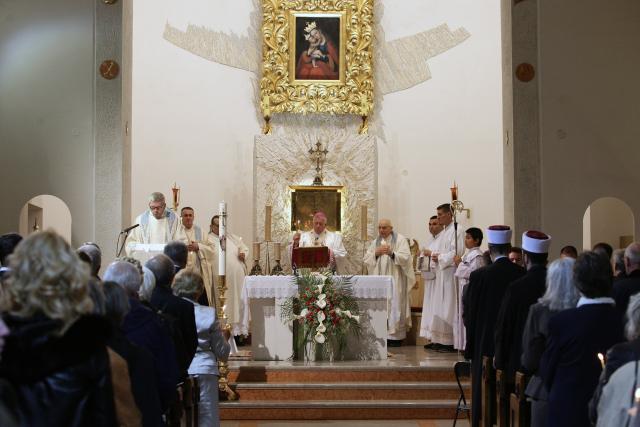 Uskršnje bdenje u crkvi Svetog Petra / FOTO