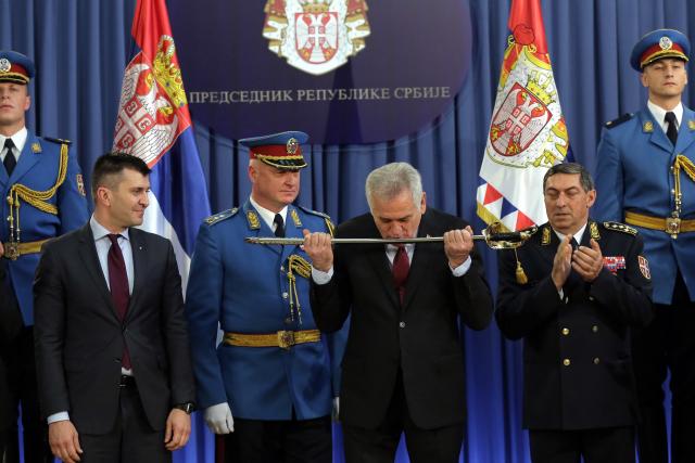 Nikolić: Ne zveckamo oružjem, ali spremni da se branimo