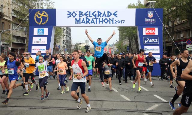 BG maraton: Srbi dominirali – trčale deke, mame...