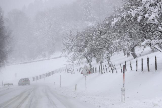 Snežna mećava u BiH, haos u saobraćaju pred 1. maj