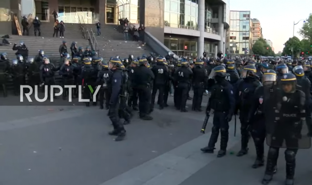Neredi u Parizu, sukobi sa policijom zbog rezultata FOTO