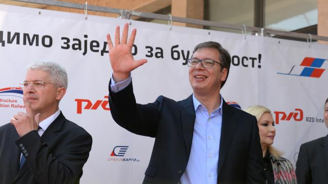 Vučić: Veća primanja za bukvalno sve