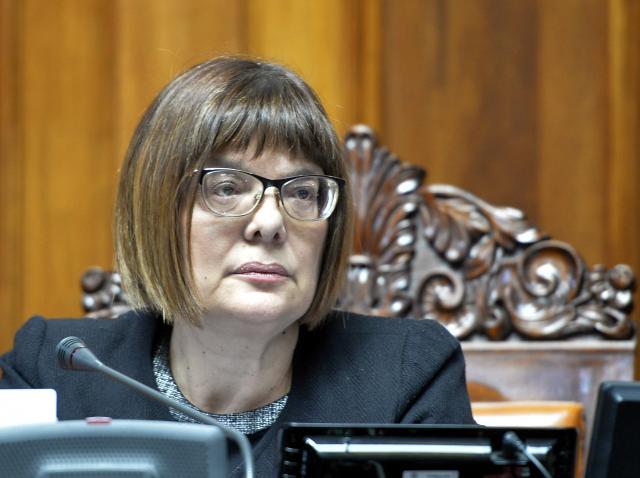 Poslanici pitali, Gojkovićeva odgovarala u ime premijera