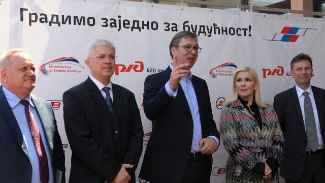 Vučić: Ako treba, vikaću, samo nek završe