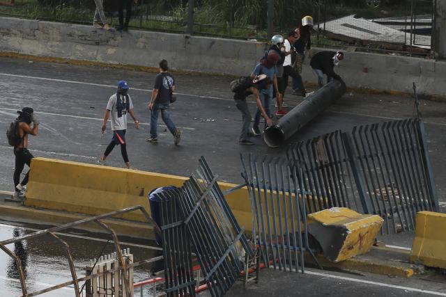 Karakas: Još tri žrtve u masovnom protestu protiv Madura