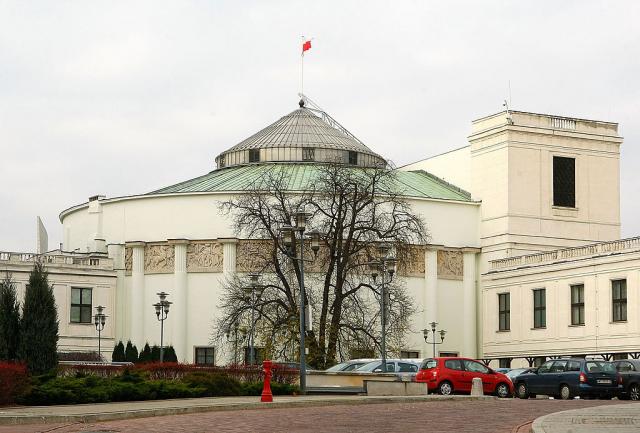 Prevarena supruga se bori protiv preljuba u poljskom parlamentu