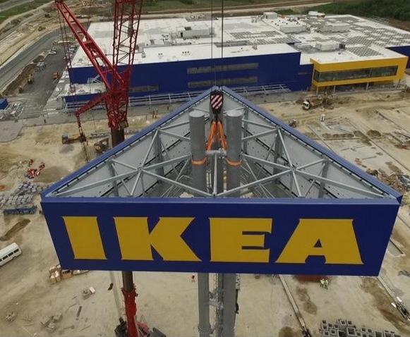 Ikea podigla toranj - poruka Srbiji FOTO/VIDEO