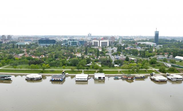 BG na vodi: Sve što iskopaju nose tamo