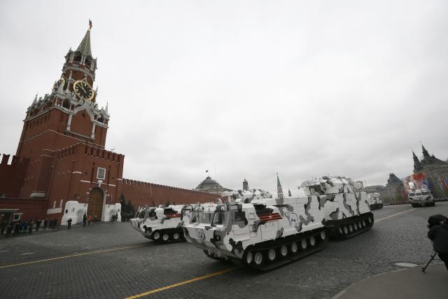 Dan pobede - poraz kiše: Kako Rusi èiste nebo nad Moskvom