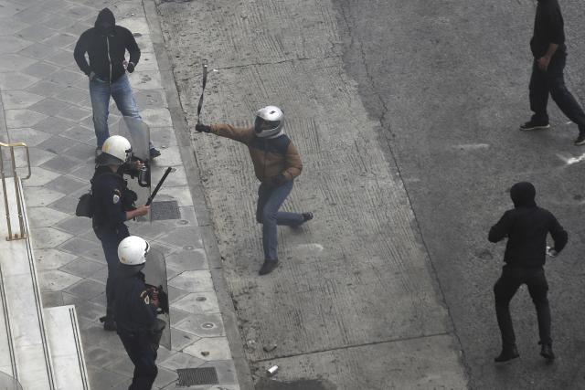 Haos u GR zbog mera štednje: Sukobi na ulicama VIDEO/FOTO