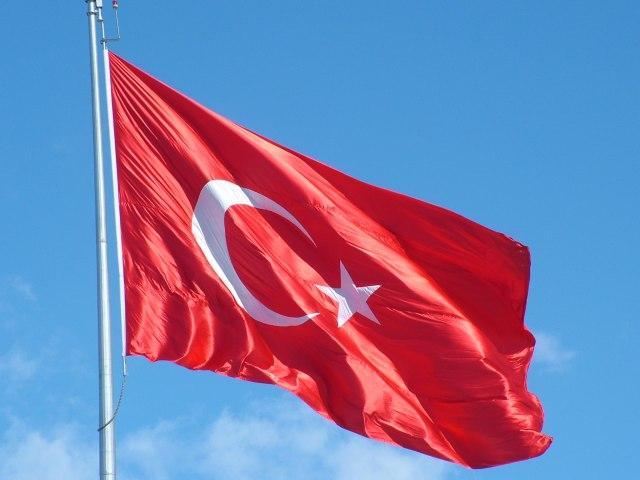 Srušio se turski vojni helikopter, stradalo 13 vojnika