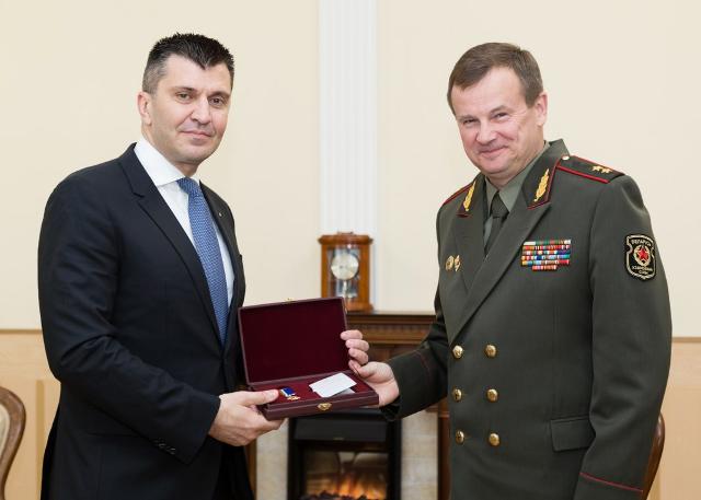 Djordjevic with chairman of the Belarus Military-Industrial Committee Sergei Gurulyov (Tanjug)