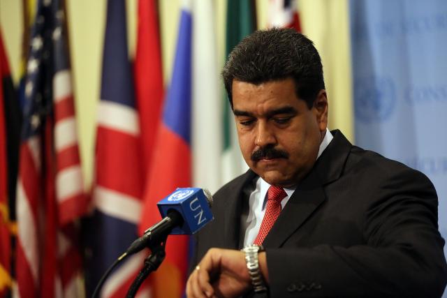 Uprkos demonstracijama, Maduro menja ustav