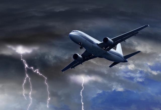 Ekvadorski pilot, "lovac" na munje, oluje i oblake