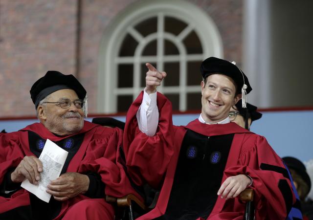 Zakerberg dobio počasnu diplomu Harvarda