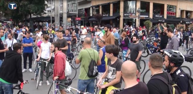 Protest biciklista u Beogradu: Vlast prvo gleda automobile