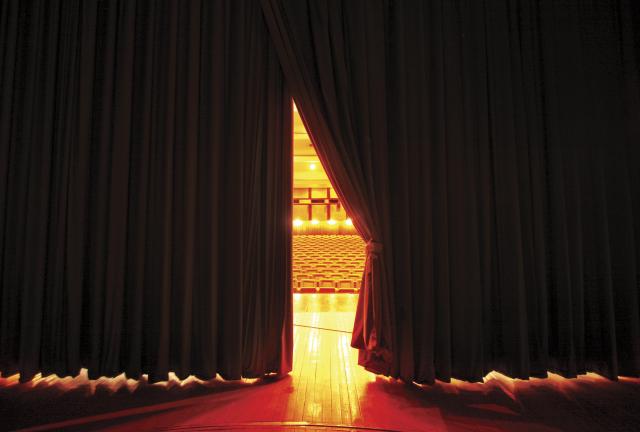 Dimom na pozorište: Novi sukobi zbog Frljićeve predstave