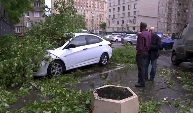 Katastrofalne razmere oluje koja je protutnjala Moskvom