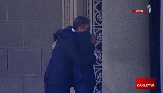 Novi ispratio starog: Nikoliæu zagrljaj pre penzije VIDEO