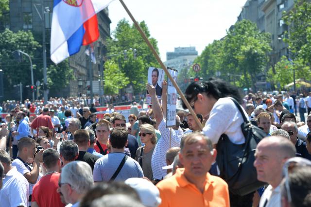 Napadnuta novinarka lista "Danas" kod Skupštine