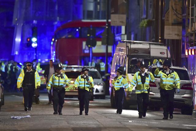 Napadi u Londonu, kombijem u pešake, ima mrtvih
