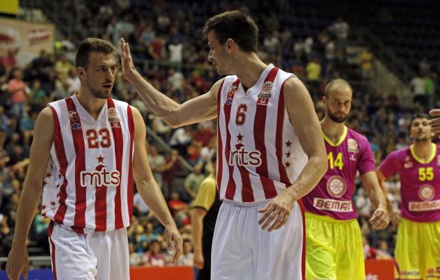 Zvezda lako do 1-0 protiv Mege, na korak do finala