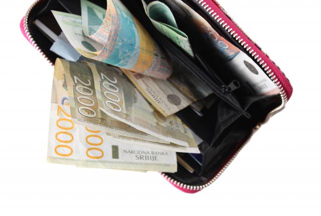 Traže od nove vlade: Plate na prosek od 49.000 RSD