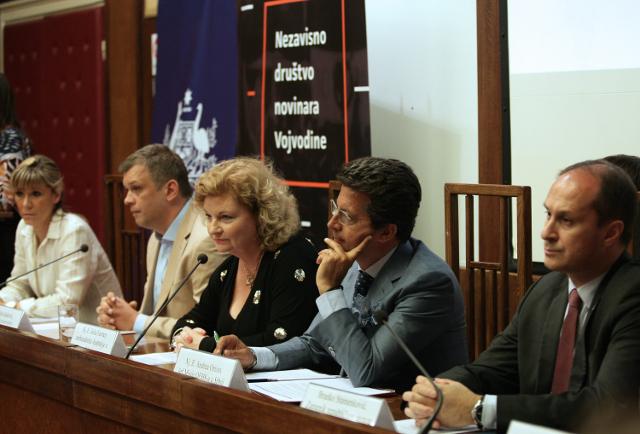 "Clear signal needed in response to attacks on journalists"