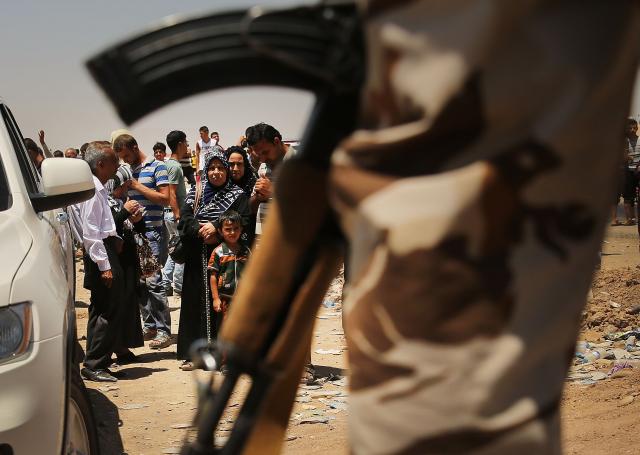 Iraèani se svete u Mosulu: Bacili ga s litice, pa pucali