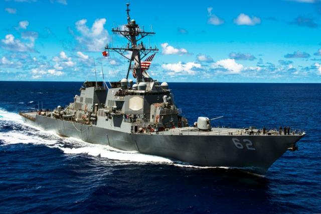 Zašto je filipinski brod skrenuo ka amerièkom razaraèu?