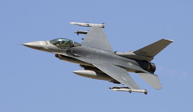 F-16 kod aviona u kojem je Šojgu, "oterao ga ruski lovac"
