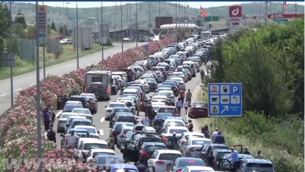 Više od 10.000 ljudi čeka ulaz u Grčku, izbili incidenti