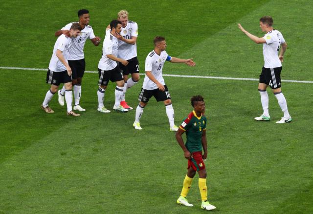 Nemci sa prvog mesta u polufinale, Èile drugi