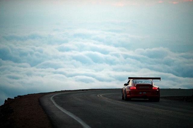 Kako izgleda auto-trka èiji je cilj meðu oblacima FOTO