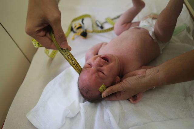 Surova Kina: Bacili bebu jer je rođena pre vremena