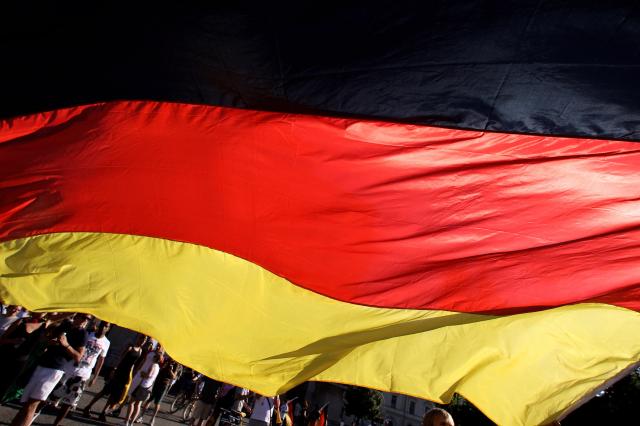 Neonacisti šetali Berlinom: "Ne žalim ni zbog èega" VIDEO
