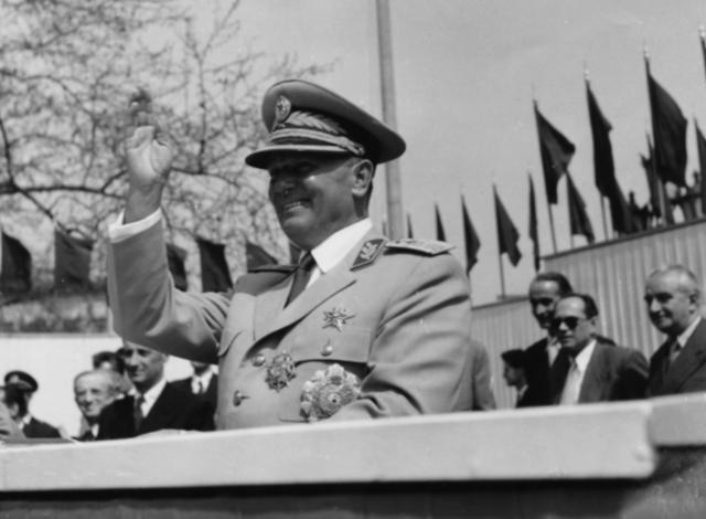 "Na delu hejteri koji mom dedi Titu nisu ni do kolena"