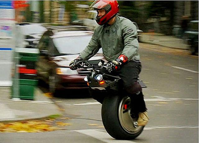 Motocikl sa 1 točkom: Nije brz, ali ćete biti primećeni