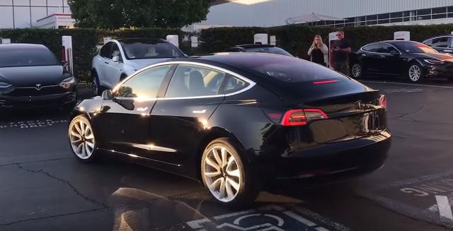 Tesla Model 3 - prvi video