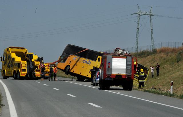 "Sharp objects on road caused Polish bus to crash"/VIDEO