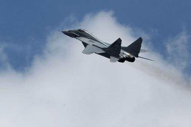 Serbia to receive Russian warplanes, tanks "by end of year"