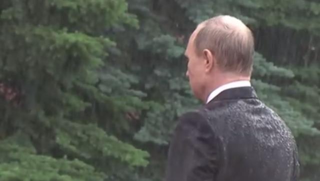 Putin: Zašto nisam uzeo kišobran? Pa nisam od šećera VIDEO