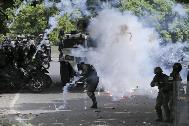 Venecuela: Policija ponovo suzavcem na demonstrante