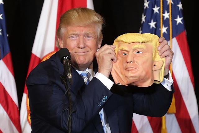 Pljaèkali bankomate sa Trampovim maskama na licu