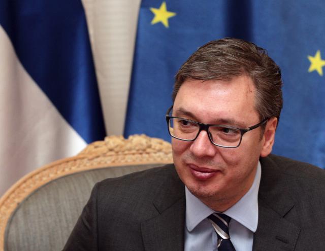 Vučić: Dižemo prosek plata na 440 €